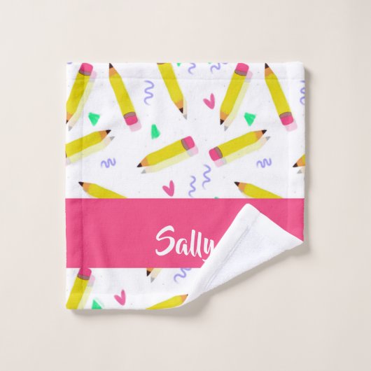 Yellow pencils and scrabbles on white washandje (Wasdoekje)