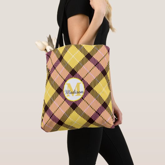 Yellow Pink Pset Tartanmonogram script bruiloft Tote Bag (Dichtbij)