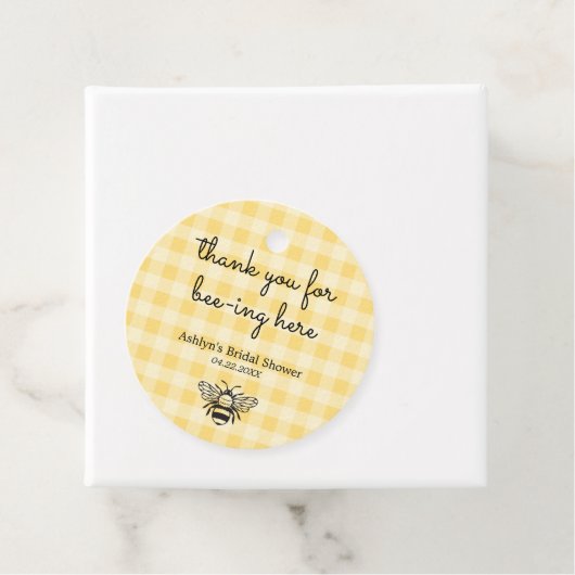 Yellow Plaid Bee Vrijgezellenfeest Gift Label (In situ)