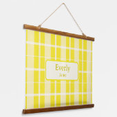 Yellow Plaid Custom Baby Naam Teken Kwekerij Decor Hangend Wandkleed (Gebogen)