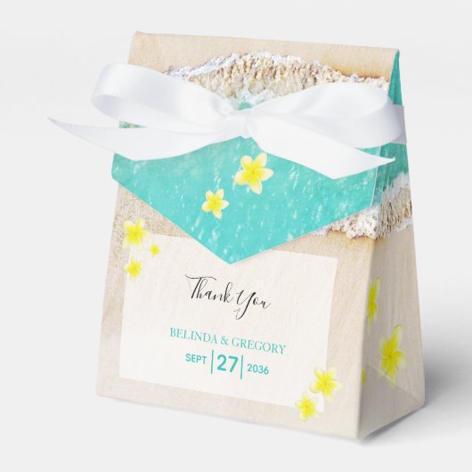 Yellow Plumeria Frangipani Tropical Beach Wedding Bedankdoosjes (Voorkant Zijde)