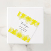 Yellow Plumeria Frangipani Wedding Gift Bedankjes Labels (In situ)