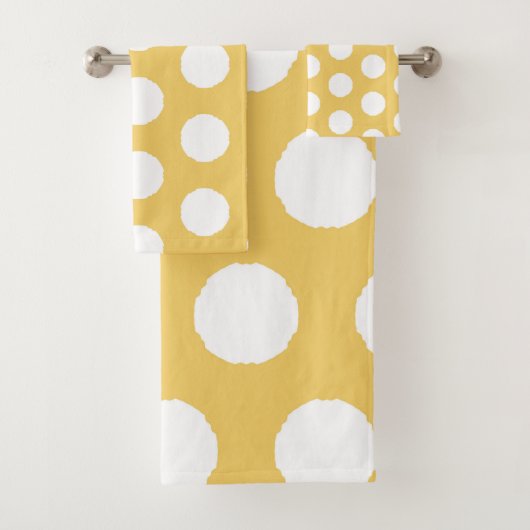 Yellow Polka Dot Design Bad Handdoek (Insitu)