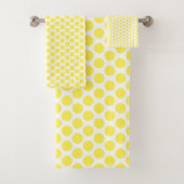 Yellow Polka Dot Design Bad Handdoek (Insitu)
