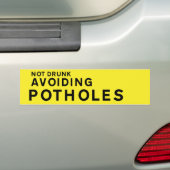 YELLOW Pothole Bumper Sticker – Not Drunk Avoiding (Op auto)