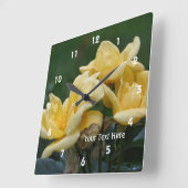 Yellow Rose Flower Trio gepersonaliseerd Vierkante Klok (Hoek)