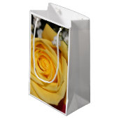 Yellow Rose Petals Gift Bag Klein Cadeauzakje (Voorkant Gekanteld)