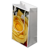 Yellow Rose Petals Gift Bag Klein Cadeauzakje (Achterkant Gekanteld)