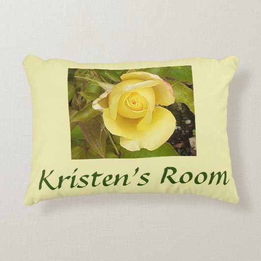 Yellow Rosebud Accent Kussen (Voorkant)