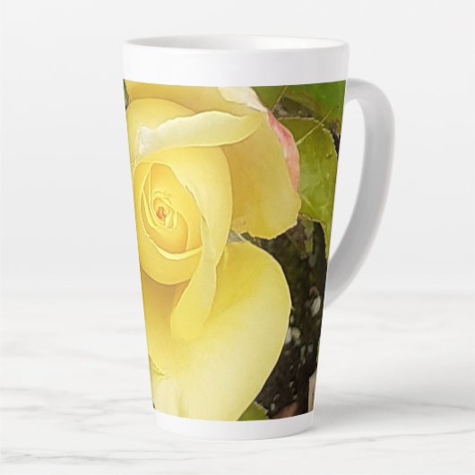 Yellow Rosebud Latte Mok (Rechterhoek)