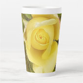 Yellow Rosebud Latte Mok (Voorkant)