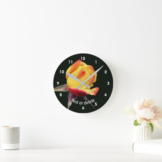Yellow Rosebud Personalized Ronde Klok (Huis)