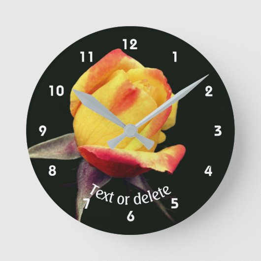 Yellow Rosebud Personalized Ronde Klok (Voorkant)