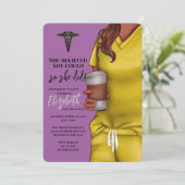 Yellow Scrubs Nursing School Afstuderen Uitnodigin Kaart (Staand voorkant)