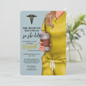 Yellow Scrubs Nursing School Afstuderen Uitnodigin Kaart (Staand voorkant)
