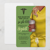 Yellow Scrubs Nursing School Afstuderen Uitnodigin Kaart (Voorkant / Achterkant)