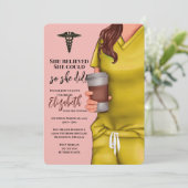 Yellow Scrubs Nursing School Afstuderen Uitnodigin Kaart (Staand voorkant)