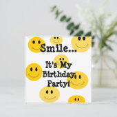 Yellow Smile Face Birthday Party-uitnodigingen Kaart (Staand voorkant)