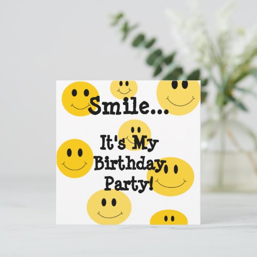 Yellow Smile Face Birthday Party-uitnodigingen Kaart (Staand voorkant)