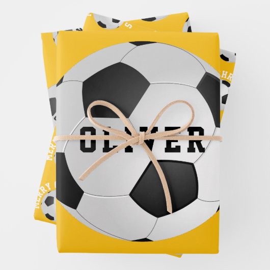 Yellow Soccer Football Balls Kinder naam kerst Inpakpapier Vel (In situ)