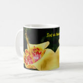 Yellow Spotted Lily Flower Personalized Koffiemok (Voorkant links)
