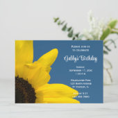 Yellow Sunflower en Blue Sky Birthday Party Kaart (Staand voorkant)