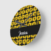 Yellow sunflowers on black ronde klok (Hoek)