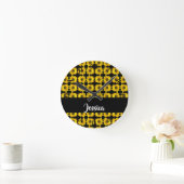 Yellow sunflowers on black ronde klok (Huis)