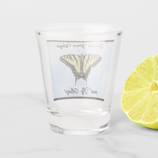 Yellow Swallowtail Butterfly Blue Sky Personalized Shot Glas (Achterkant)