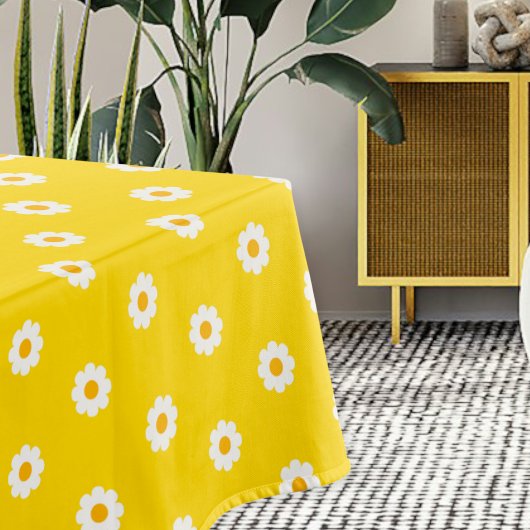 Yellow tablecloth with daisies tafelkleed
