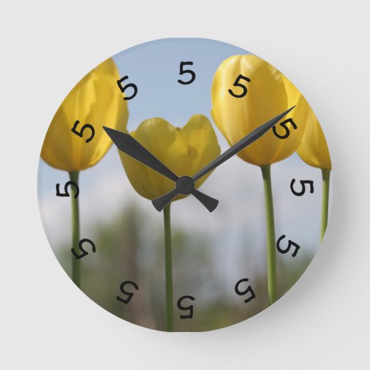 Yellow Tulips Wall klok van 5 uur (Voorkant)