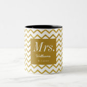 Yellow White Chevron Chic Mrs Wedding Tweekleurige Koffiemok (Center)
