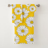 Yellow White Daisy Pattern 2 Bad Handdoek (Insitu)