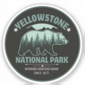 Yellowstone Bear Sticker – Explore the Wild Outdoo (Voorkant)
