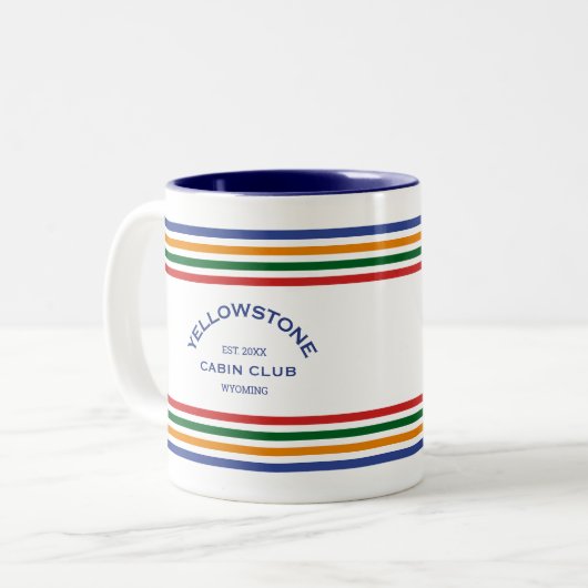 Yellowstone Cabin Club Custom Crest Park Stripe Tweekleurige Koffiemok (Voorkant links)