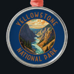 Yellowstone National Park River Distress Circle Metalen Ornament<br><div class="desc">Ontwerp van geelstenen vectorillustraties. Het park bevat dramatische canyons,  alpiene rivieren,  spoelbossen,  hete bronnen en geisers,  inclusief de beroemdste oude gelovigen.</div>