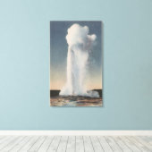 Yellowstone, WYView of Old Faithful Erupting Canvas Afdruk (Insitu (Houten vloer))