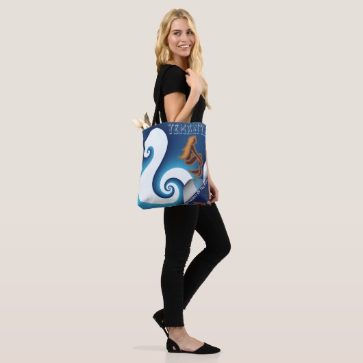 Yemanya, de godin van de oceaan tote bag (Op model)