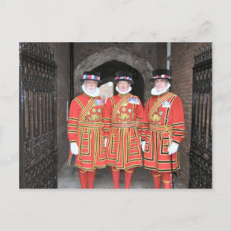 Yeoman-strijders of -beefeaters bij het kasteel va briefkaart