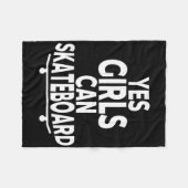 Yes Girls Can Skateboard - Funny Skateboarding  Fleece Deken (Voorkant (Horizontaal))
