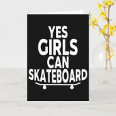Yes Girls Can Skateboard - Funny Skateboarding  Kaart (Gele Bloem)