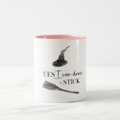 Yes I Can Drive A Stick Fun | Happy Halloween Tweekleurige Koffiemok (Center)