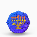 Yeshua Menorah Acryl Prijs<br><div class="desc">Deze Yeshua Menorah Acrylic Award zal er mooi uitzien op je boekenkast of bureau.  Het zou een mooi cadeau zijn voor een andere gelovige.  Het zou een geweldig gesprek kunnen zijn dat op je bureau op je werk begint.</div>