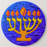 Yeshua Menorah Ronde Button 6,0 Cm<br><div class="desc">Deze Yeshua Menorah-Button werd gemaakt voor degenen die niet graag kettingen draag.  Het kan worden vastgemaakt aan een pet,  shirt van de vest.  Maakt een geweldig gespreksartikel voor degenen die graag hun geloof met anderen delen.</div>