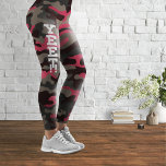 Yet Magenta en Gray Camouflage Leggings<br><div class="desc">Een elegant,  getextureerd camouflage patroon met magenta en leistgrijs als dominante kleuren,  met een grote logo Yet. Eerste publicatie: 05.01.2023.</div>