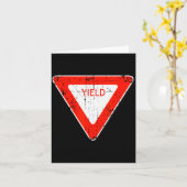 Yield Road Street Sign Funny Sarcastic Distressed  Kaart (Gele Bloem)