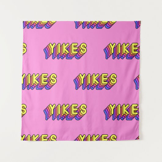 Yikes Words: Roze behang. Wandkleed (Voorkant)