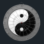 Yin en Yang Symbol (Chinese Taoïstische Taijitu) Dartbord<br><div class="desc">Dit ontwerp is voorzien van het traditionele yin- en yangsymbool. In de Oude Chinese filosofie is yin en yang (陰 陽) een concept van dualisme, dat beschrijft hoe schijnbaar tegengestelde of tegengestelde krachten elkaar kunnen aanvullen, onderling verbonden en onderling afhankelijk zijn in de natuurlijke wereld, en hoe ze tot elkaar...</div>