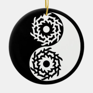 Yin- en yang-teken in zwart en wit keramisch ornament