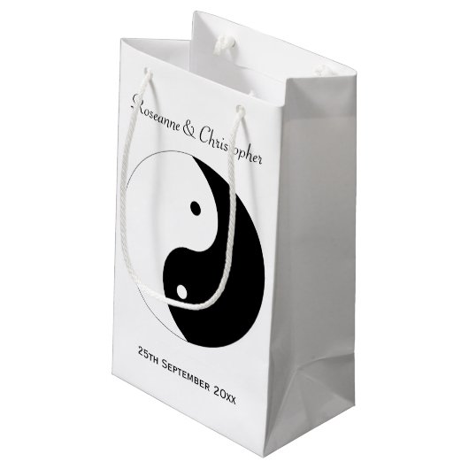 Yin Yang Black and White Wedding Klein Cadeauzakje (Achterkant Gekanteld)